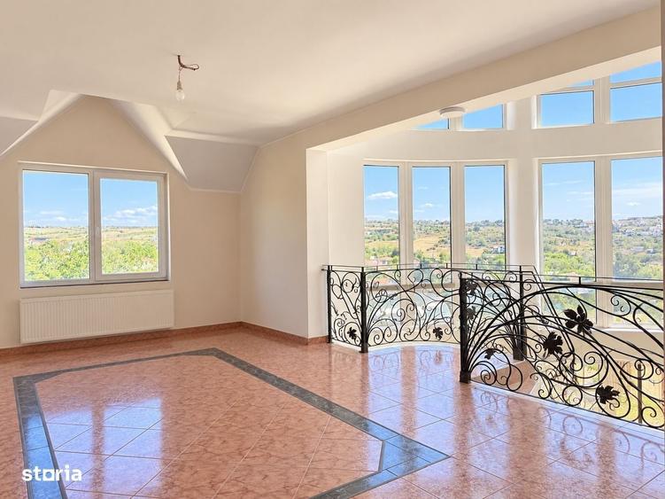 Casă cu 4 camere cu Teren 1000 Mp în Central