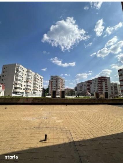 Spațiu comercial, de 892 mp, în 1 Mai