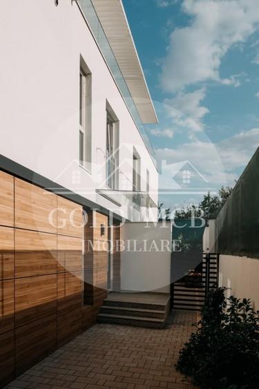 Apartament cu 3 camere decomandat în Dămăroaia