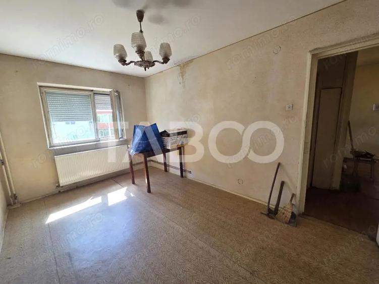 Apartament cu 3 camere semidecomandat în Central