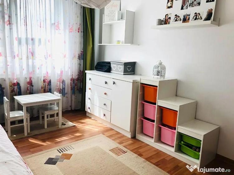 Apartament cu 3 camere semidecomandat în Florești