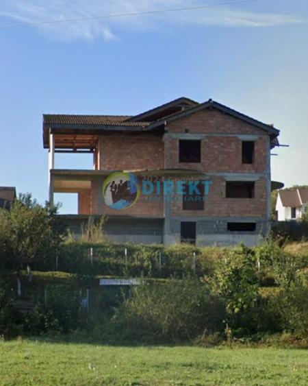 Casă individuală cu 8 camere cu Teren 900 Mp în Nord-Vest