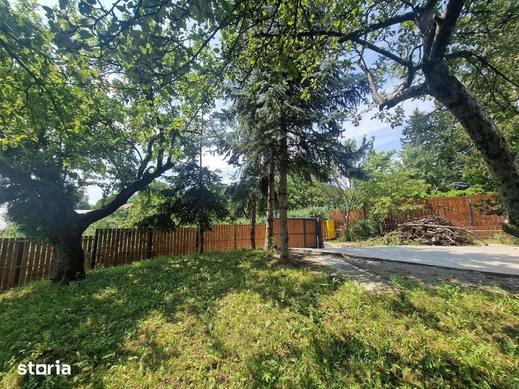 Casă cu 5 camere cu Teren 700 Mp în Ghioșești