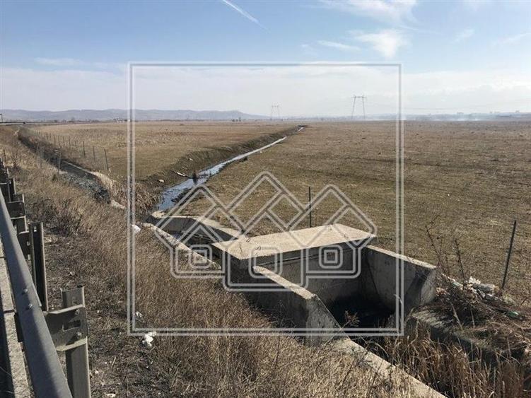 Teren agricol extravilan de 10000 mp, în Aeroport