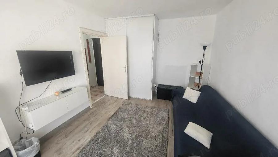 Garsonieră decomandată în Est