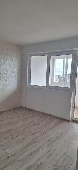 Apartament cu 3 camere decomandat în Dâmbu Pietros