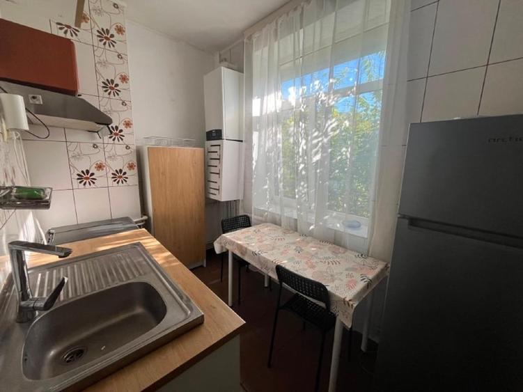 Apartament cu 2 camere decomandat, mobilat în Podul de Fier