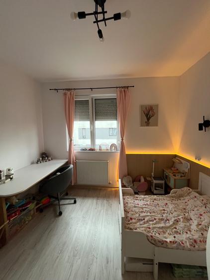 Apartament cu 3 camere decomandat în Florești
