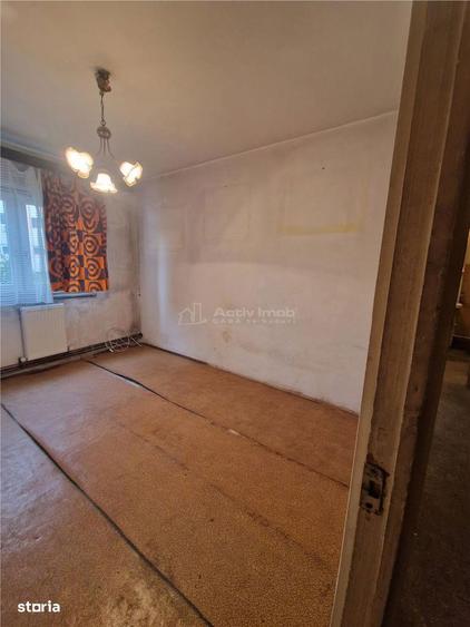 Apartament cu 4 camere decomandat în Rovine