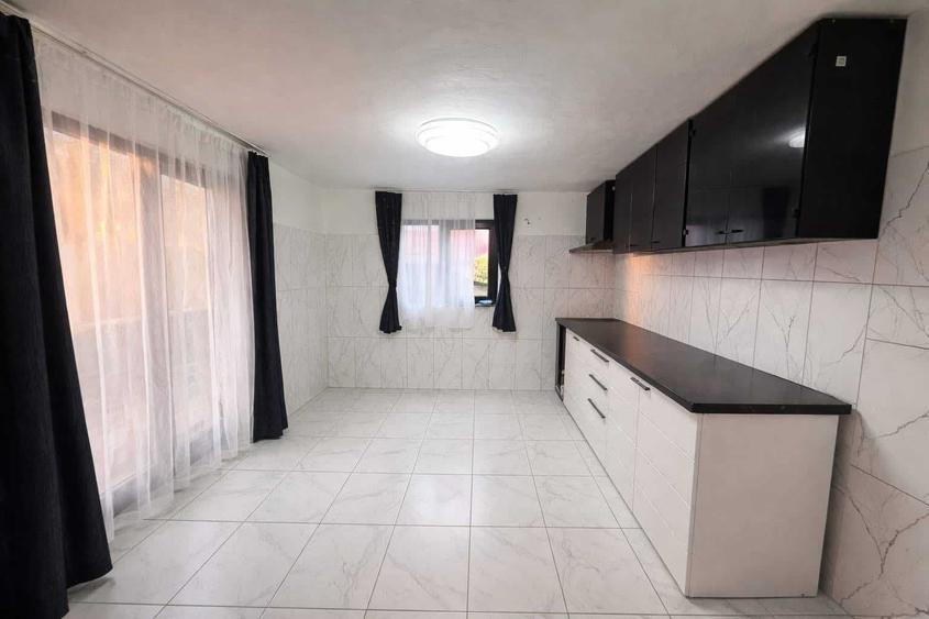 Casă cu 3 camere în Bălțești