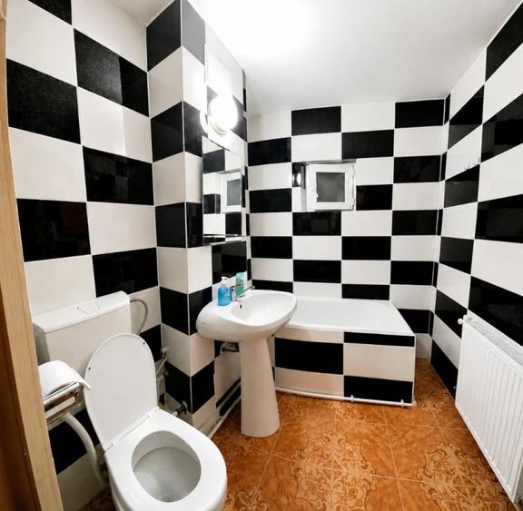 Apartament cu 3 camere decomandat în Micro 21