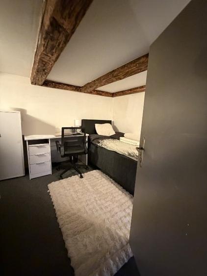 Apartament cu 3 camere semidecomandat, mobilat în Central