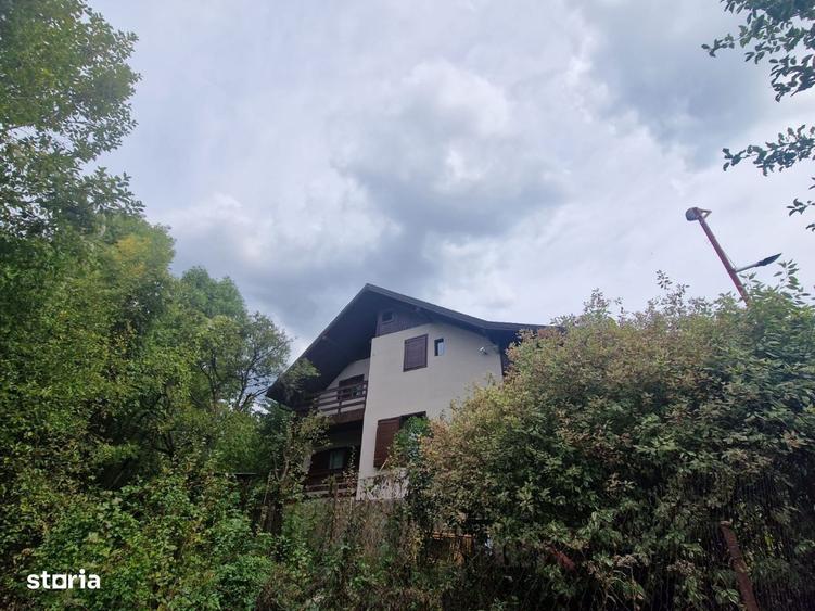 Casă cu 4 camere în Comarnic