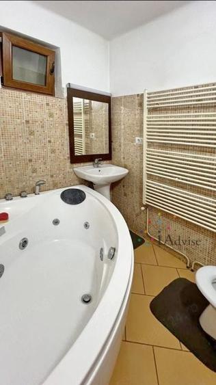 Casă individuală cu 3 camere cu Canalizare în Centrul Istoric