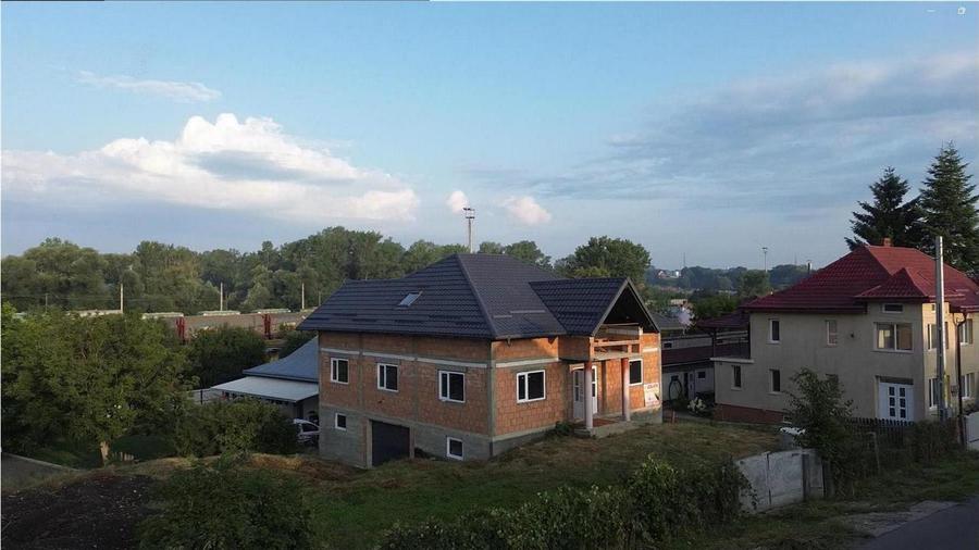 Casă individuală cu 7 camere cu Canalizare în Dornești