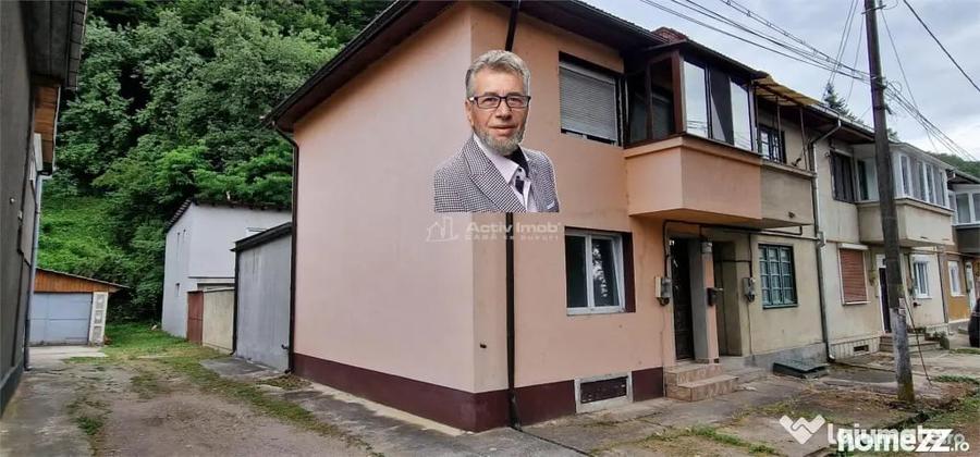 Casă cu 5 camere cu Teren 155 Mp în Muncitoresc