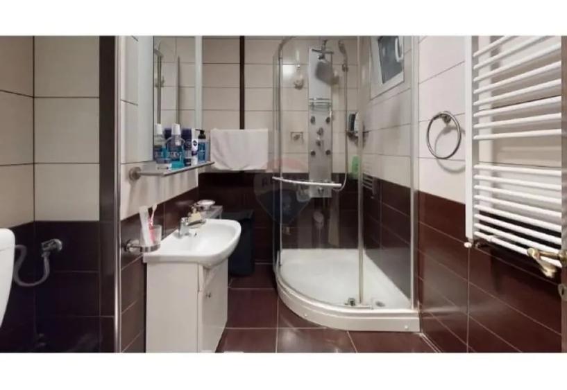 Apartament cu 3 camere decomandat în Berceni