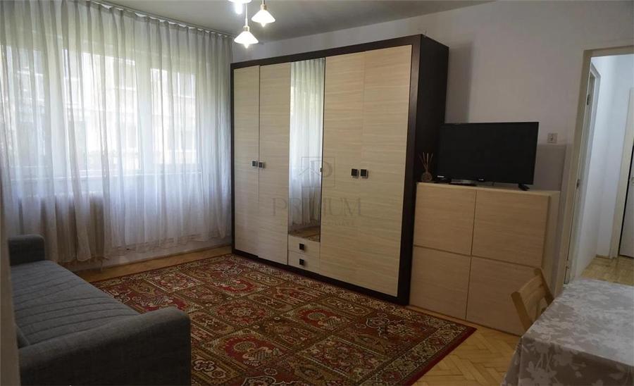 Apartament cu 3 camere semidecomandat, mobilat în Spitalul Județean