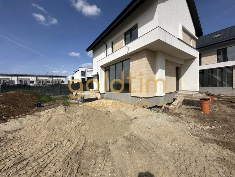 Casă individuală cu 5 camere cu Canalizare în Pipera
