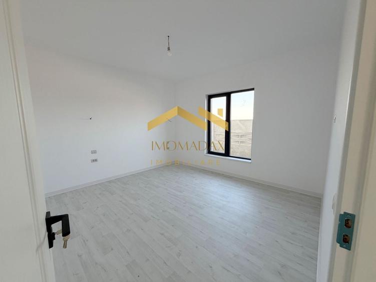 Casă individuală cu 4 camere cu Canalizare în Sânmihaiu Român