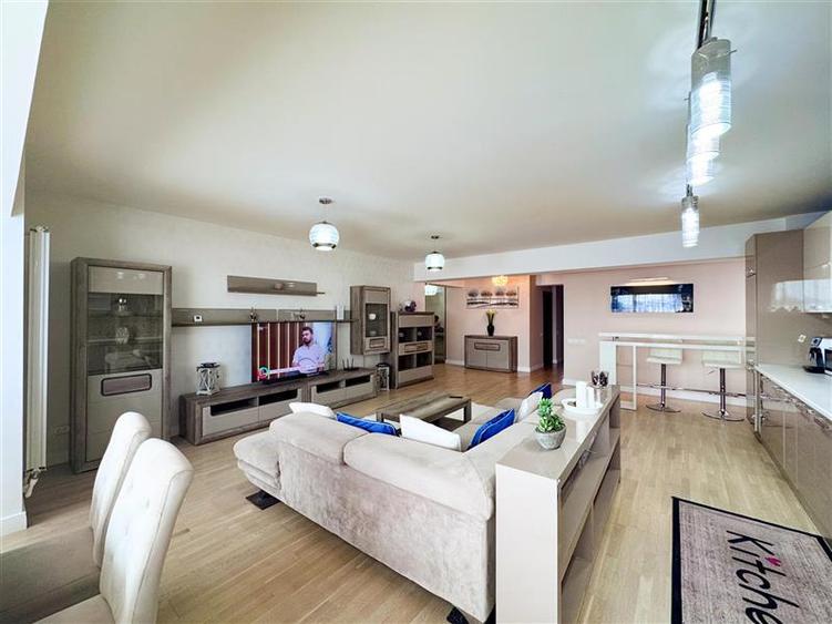 Apartament cu 3 camere semidecomandat, mobilat în Herăstrău