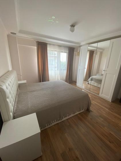 Apartament cu 3 camere decomandat, mobilat în Iancu Nicolae