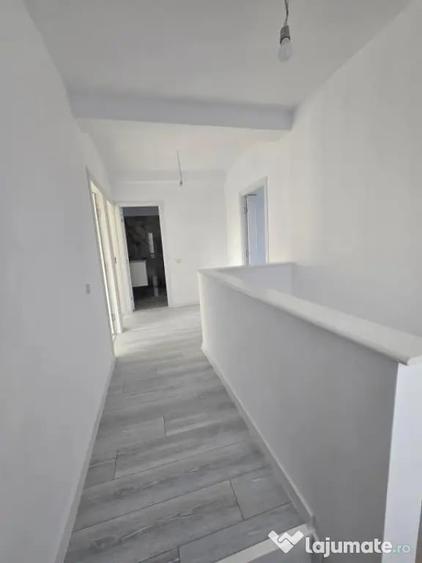Casă cu 5 camere cu Teren 252 Mp în Valea Lupului