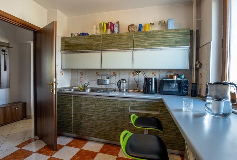 Apartament cu 3 camere semidecomandat în Unirii