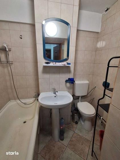 Garsonieră decomandată în Est