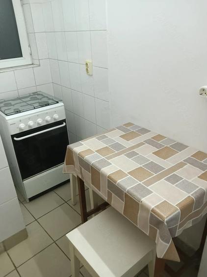 Garsonieră decomandată în Romană