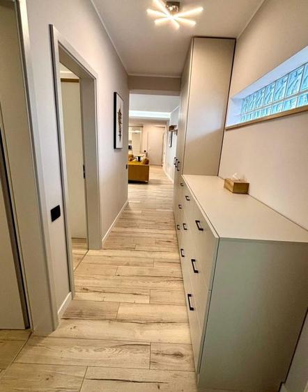 Apartament cu 3 camere decomandat, mobilat în Romană