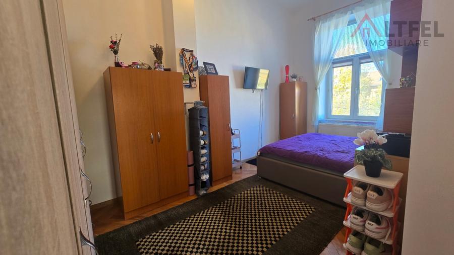 Apartament cu 3 camere semidecomandat în Central