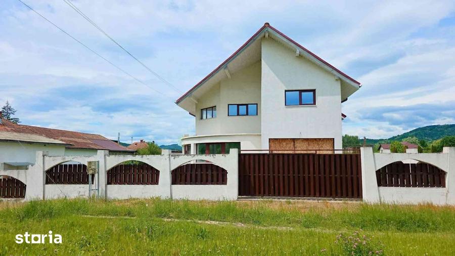 Casă cu 6 camere cu Teren 1601 Mp în Bunești