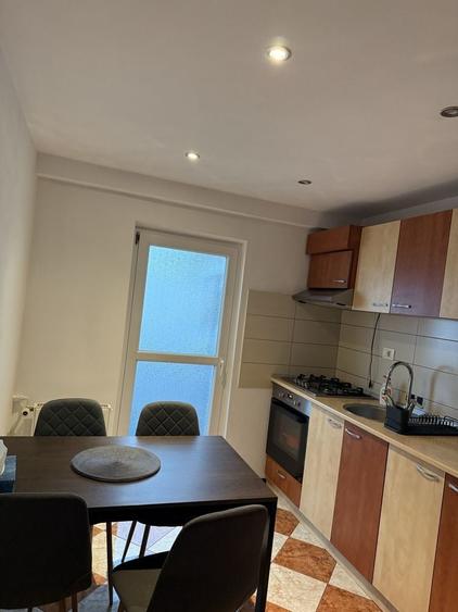 Apartament cu 2 camere decomandat în Rovine