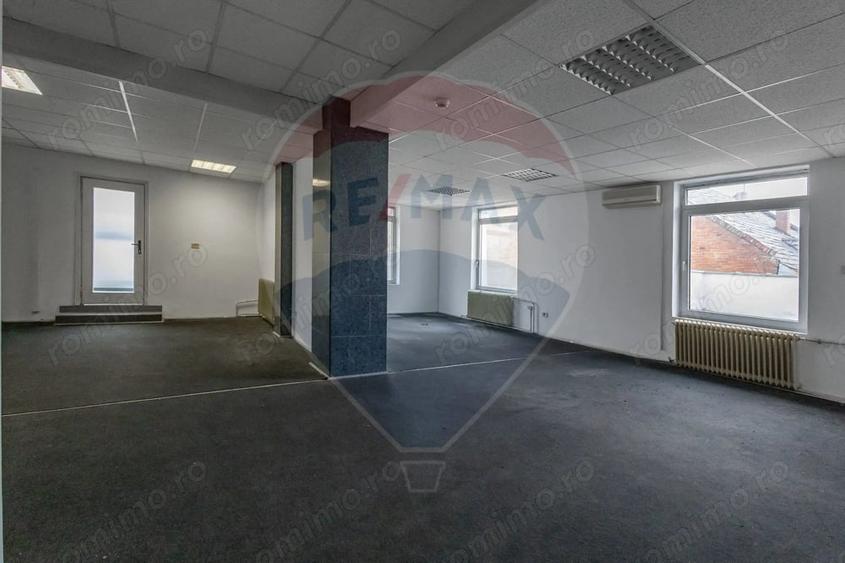 Spațiu comercial, de 1,048 mp, în Central