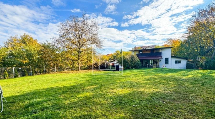 Casă individuală cu 8 camere cu Piscina în Sibiel
