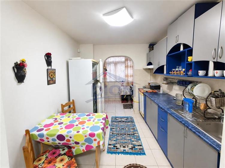 Apartament cu 3 camere decomandat în Dristor