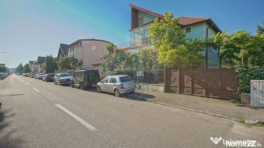 Casă cu 3 camere cu Teren 705 Mp în Central