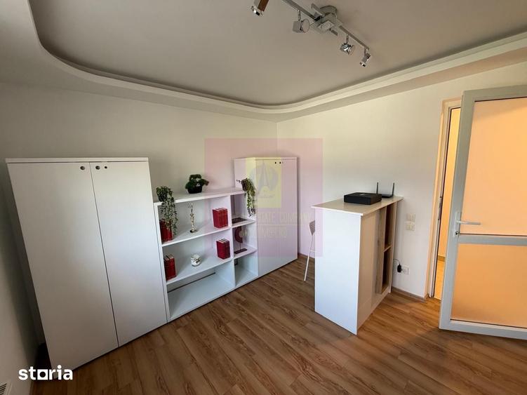 Casă cu 6 camere cu Teren 370 Mp în Glina