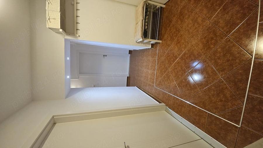 Apartament cu 4 camere decomandat în Noua