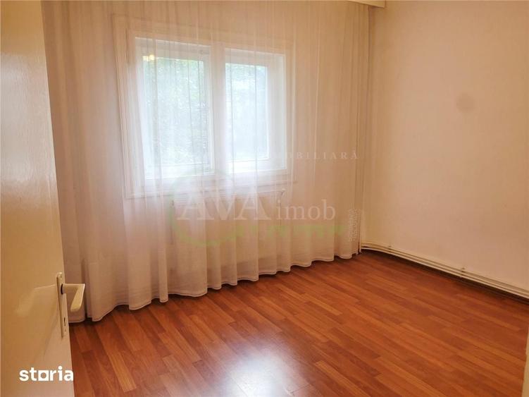 Apartament cu 3 camere semidecomandat în Mioriței