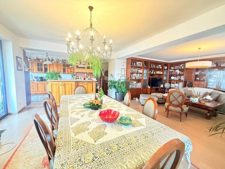 Apartament cu 4 camere decomandat, mobilat în Ștefan cel Mare