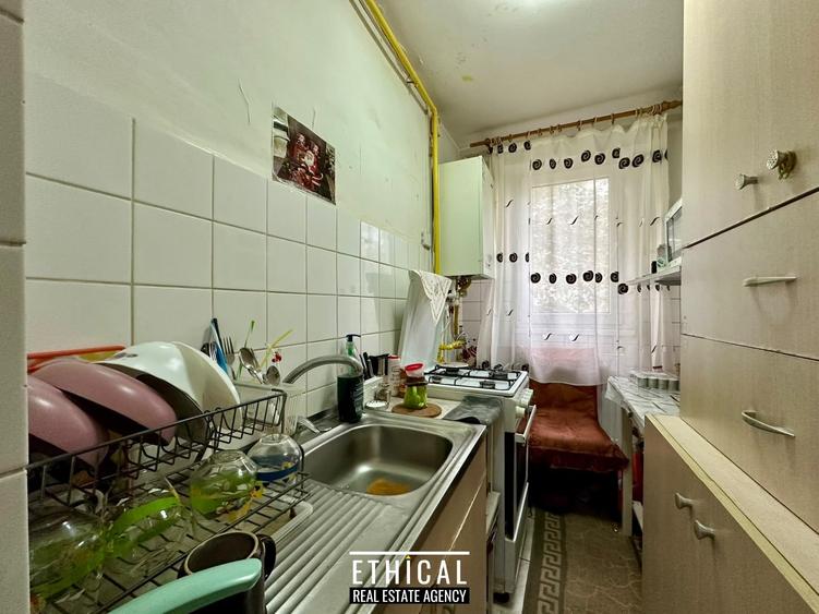 Apartament cu 2 camere semidecomandat, mobilat în Gorjului