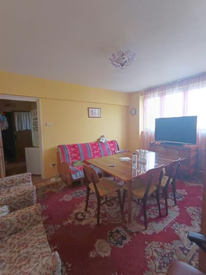 Apartament cu 3 camere semidecomandat în Vatra Luminoasă