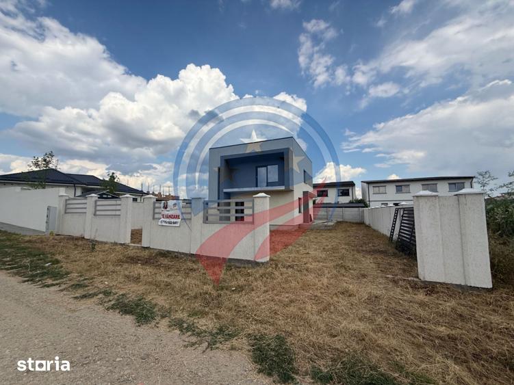 Casă cu 5 camere cu Teren 400 Mp în Malu Mare