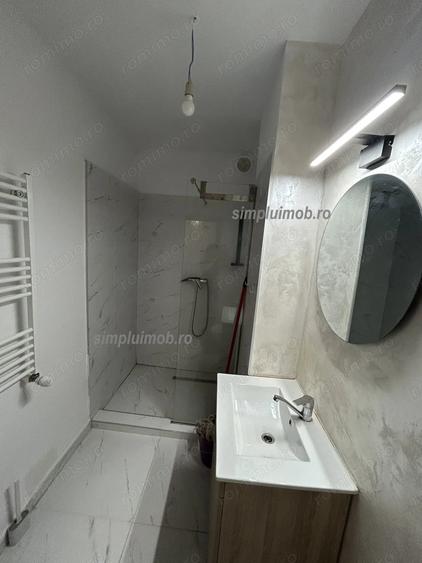 Apartament cu 3 camere semidecomandat în Iancului