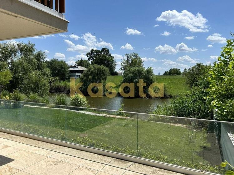 Apartament cu 3 camere semidecomandat, mobilat în Central