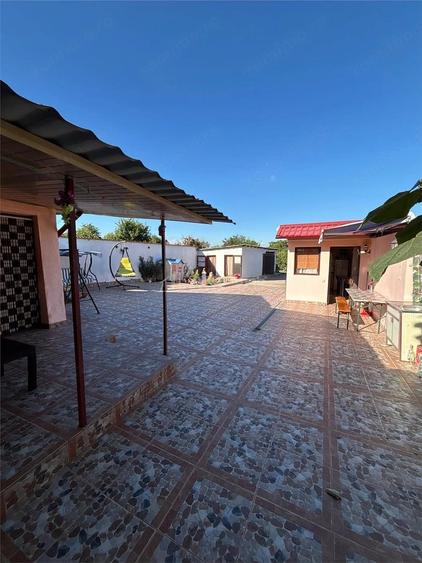 Casă cu Teren 814 Mp în