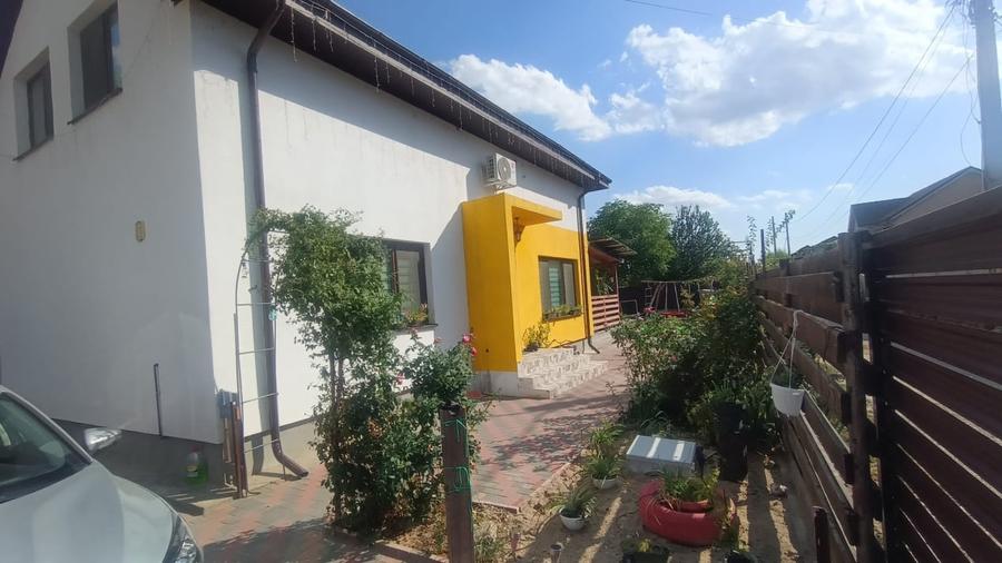 Casă individuală cu 4 camere cu Teren 400 Mp în Brestei