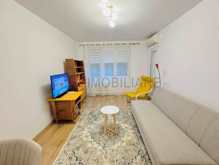 Apartament cu 3 camere decomandat în Drumul Taberei